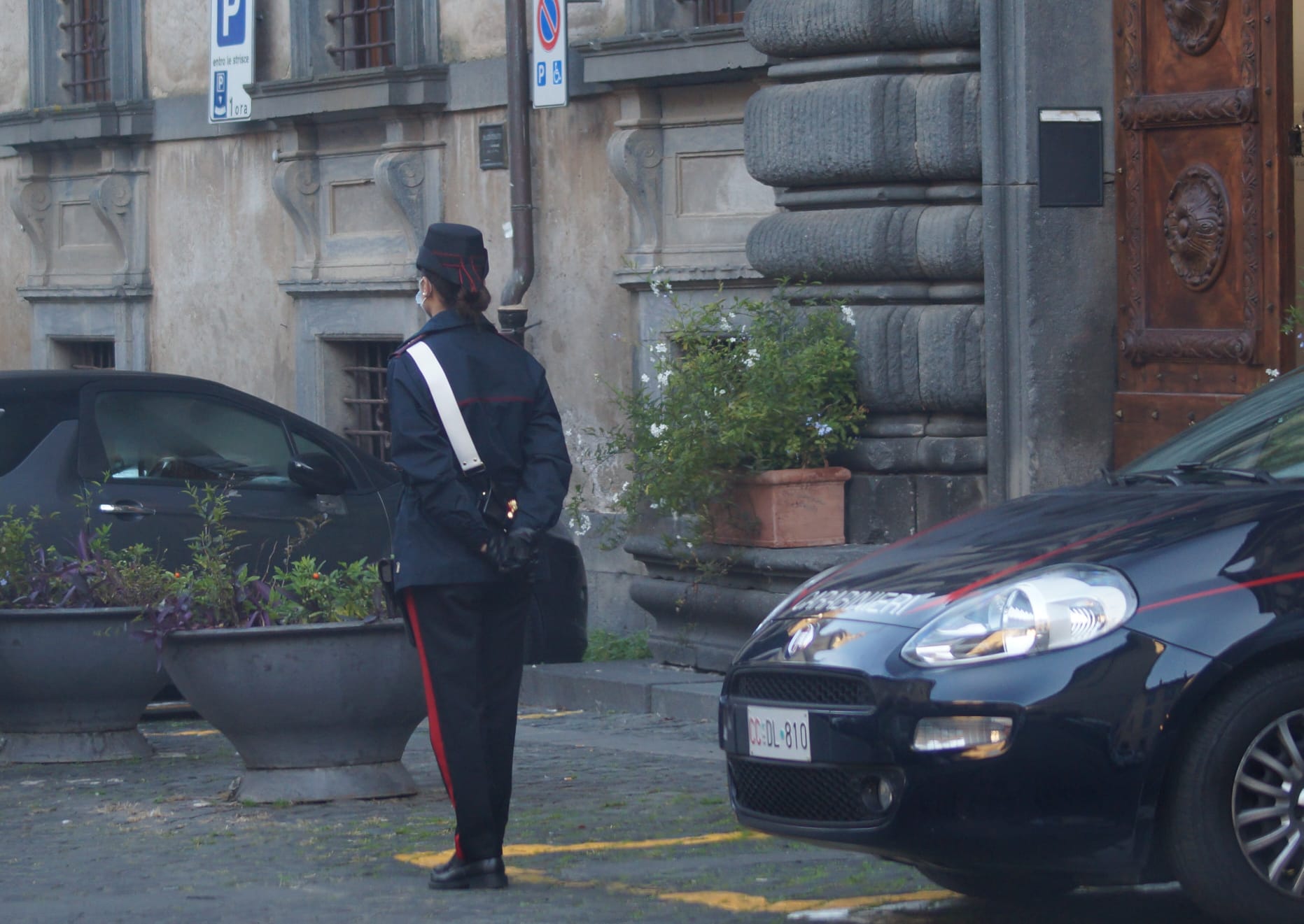 Rapina, lesioni e reclutamento per prostituzione: 40enne in carcere a Uta