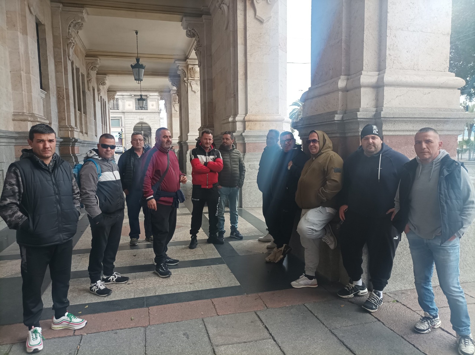 Cagliari, tensione al Comune: Truzzu litiga con gli ambulanti e abbandona la riunione