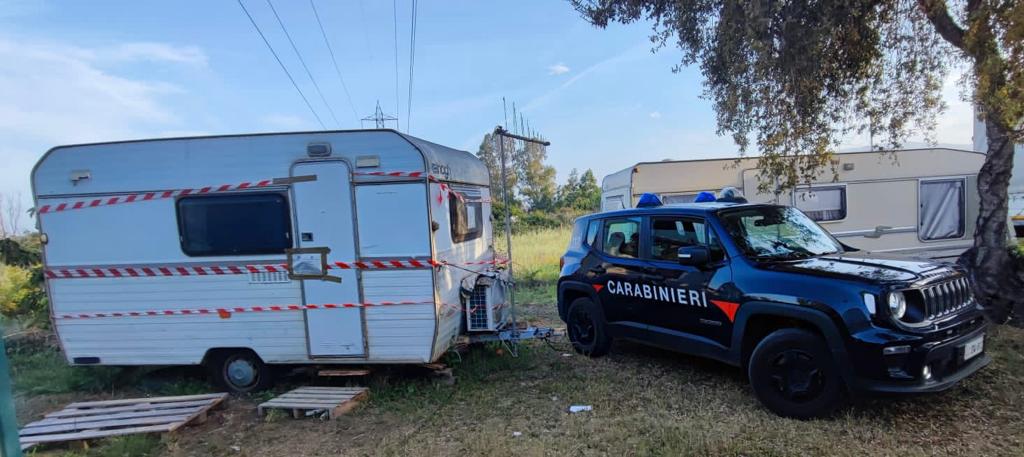 Hanno sequestrato una 15enne in una roulotte alla periferia di Tortolì: arrestati due ragazzi sardi