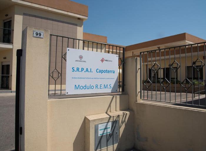 “Luigi Chiatti è nella residenza di Capoterra: nessuno si è allontanato dalla struttura, niente panico”