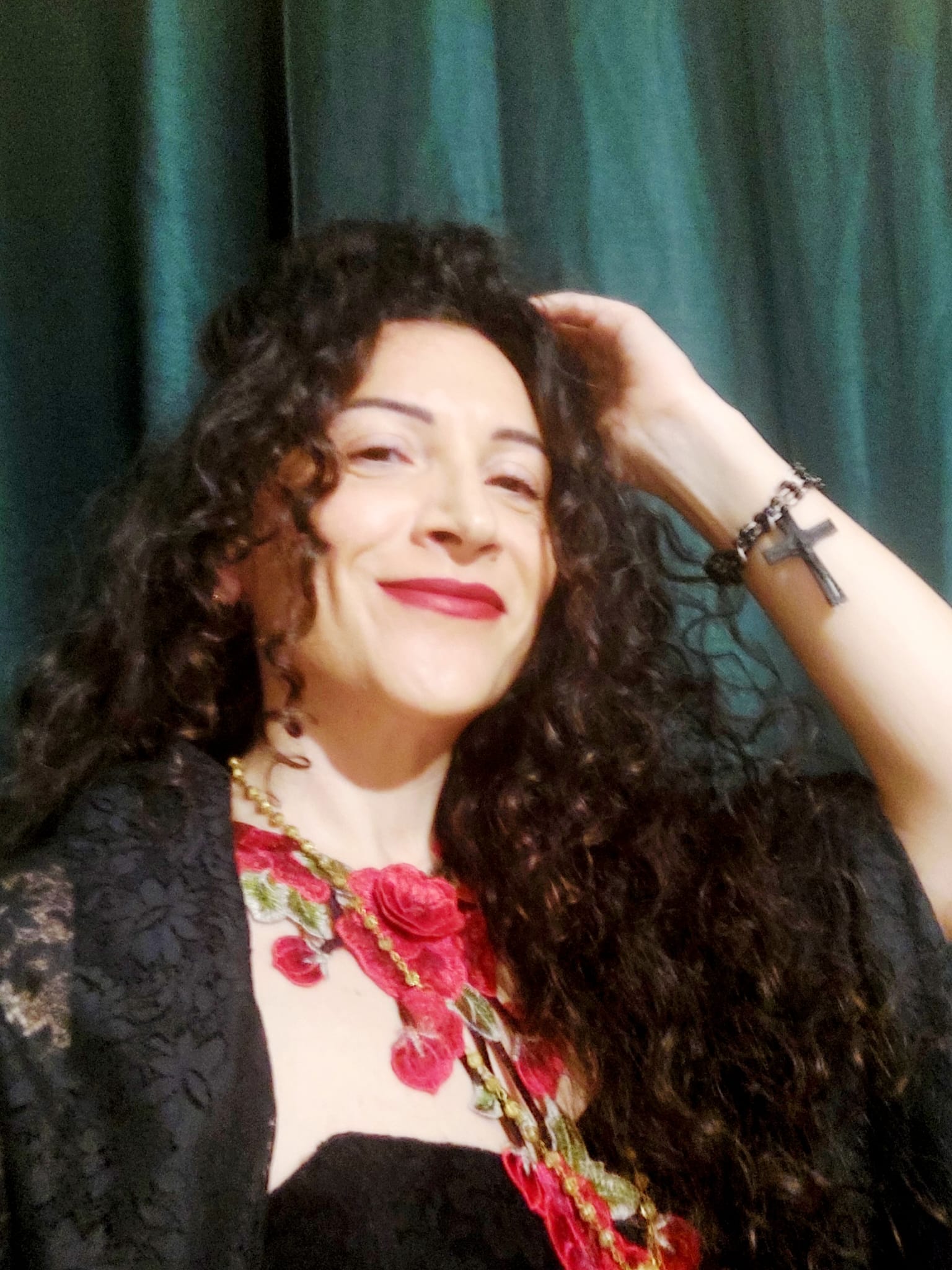 Vanessa Aroff Podda, l’attrice si ribella dopo la proposta oscena a Lunamatrona: “Donne, alzate la voce”