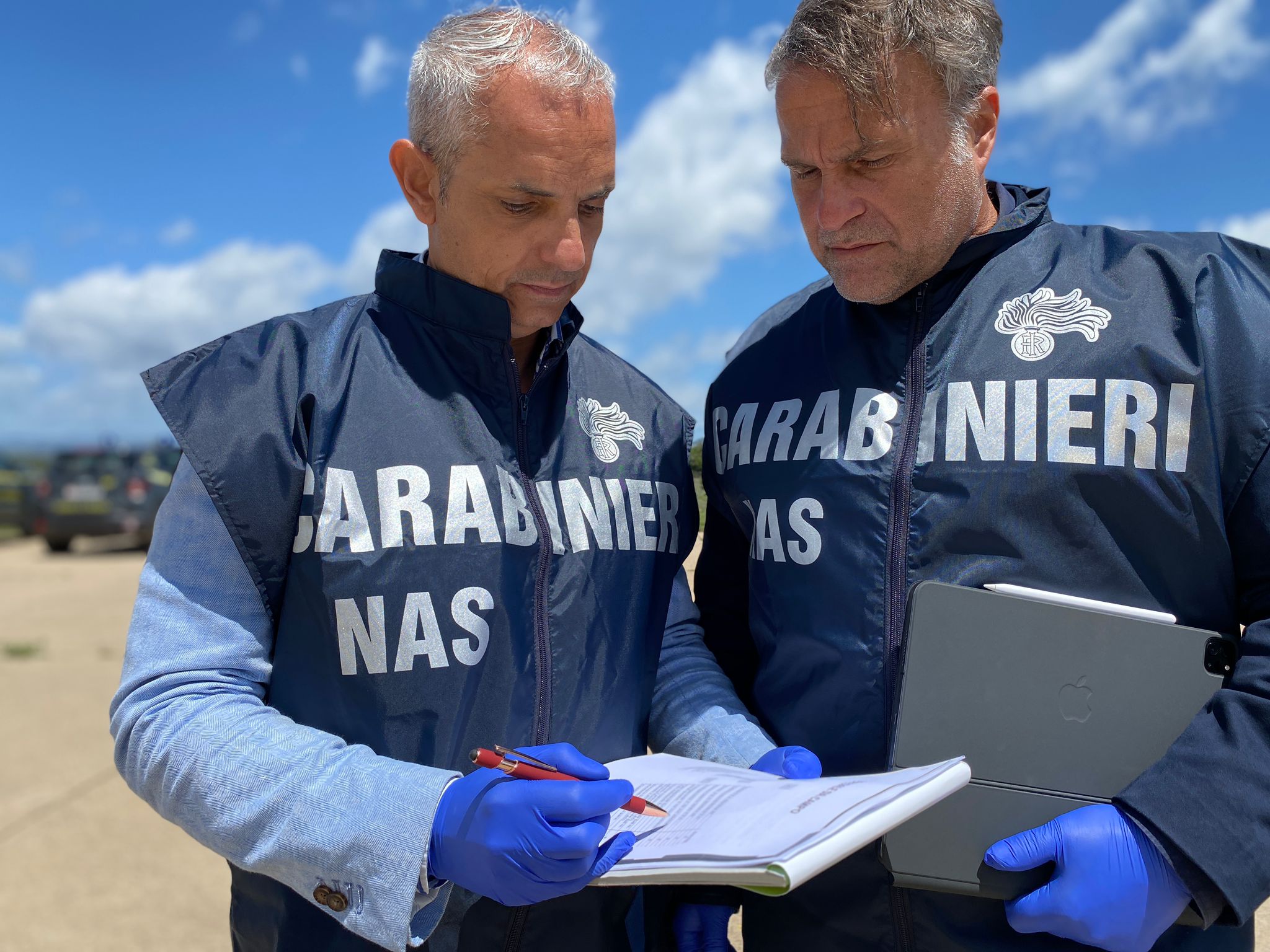 Blitz dei Nas in Sardegna, sbarrati una torrefazione e un agriturismo: sequestrati 700 chili di cibo