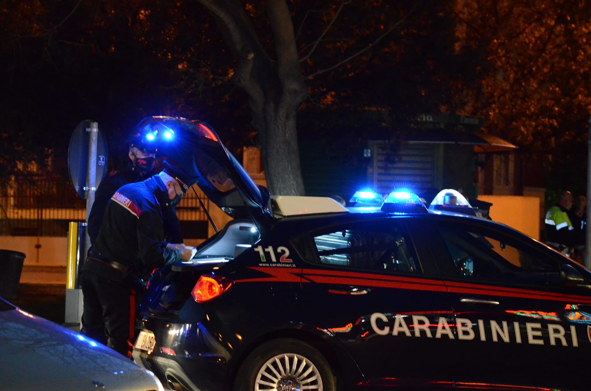 Cagliari, in tre rubano denaro dagli armadietti del personale del panificio: fermata una donna