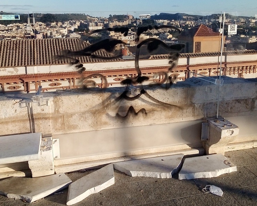 Cagliari, guerra ai vandali del Bastione: “Vigilanza e terrazza chiusa di notte”