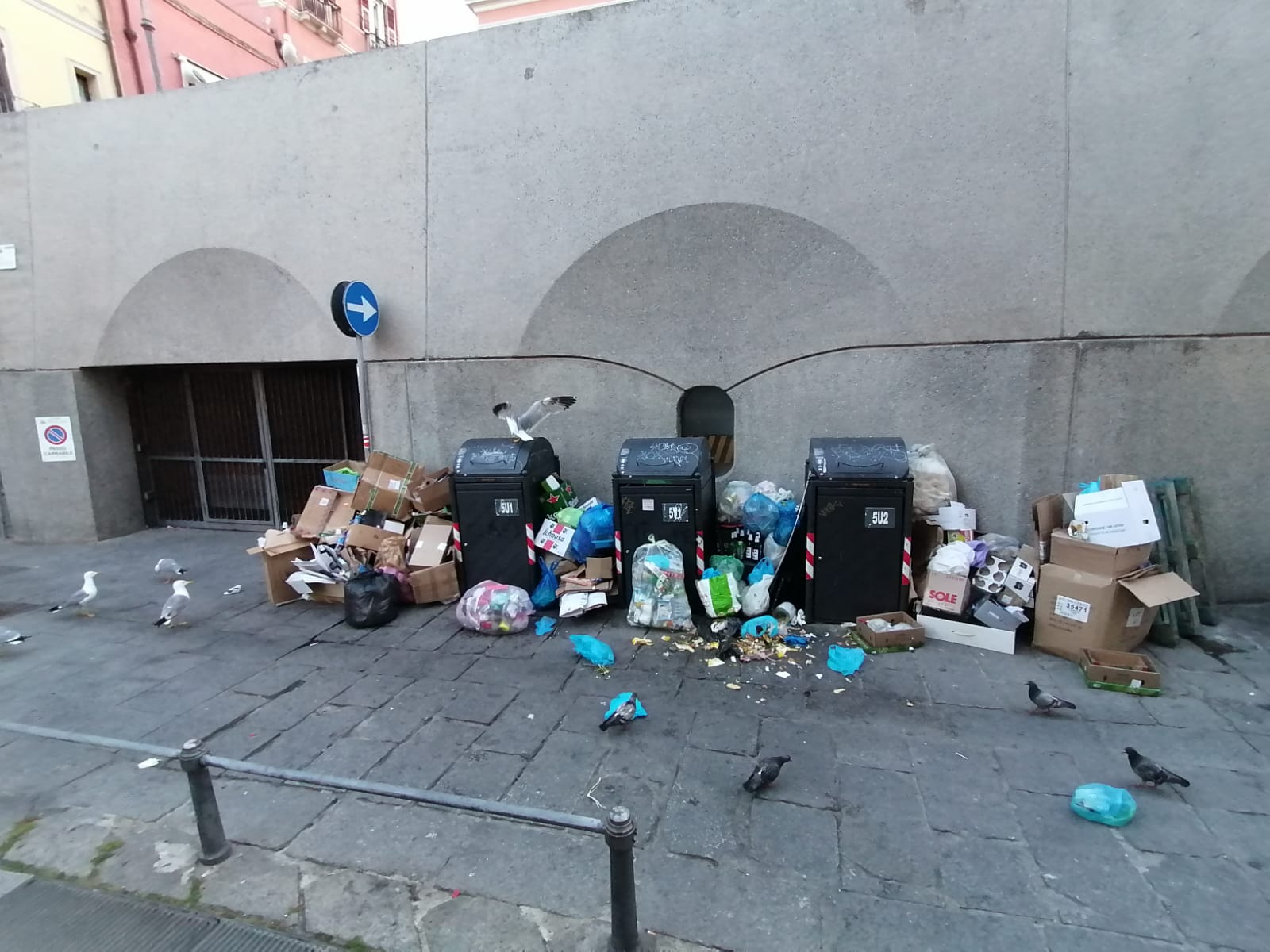 Tari giù del 12% in 4 anni, ma Cagliari più cara di Venezia: le famiglie pagano 400 euro l’anno
