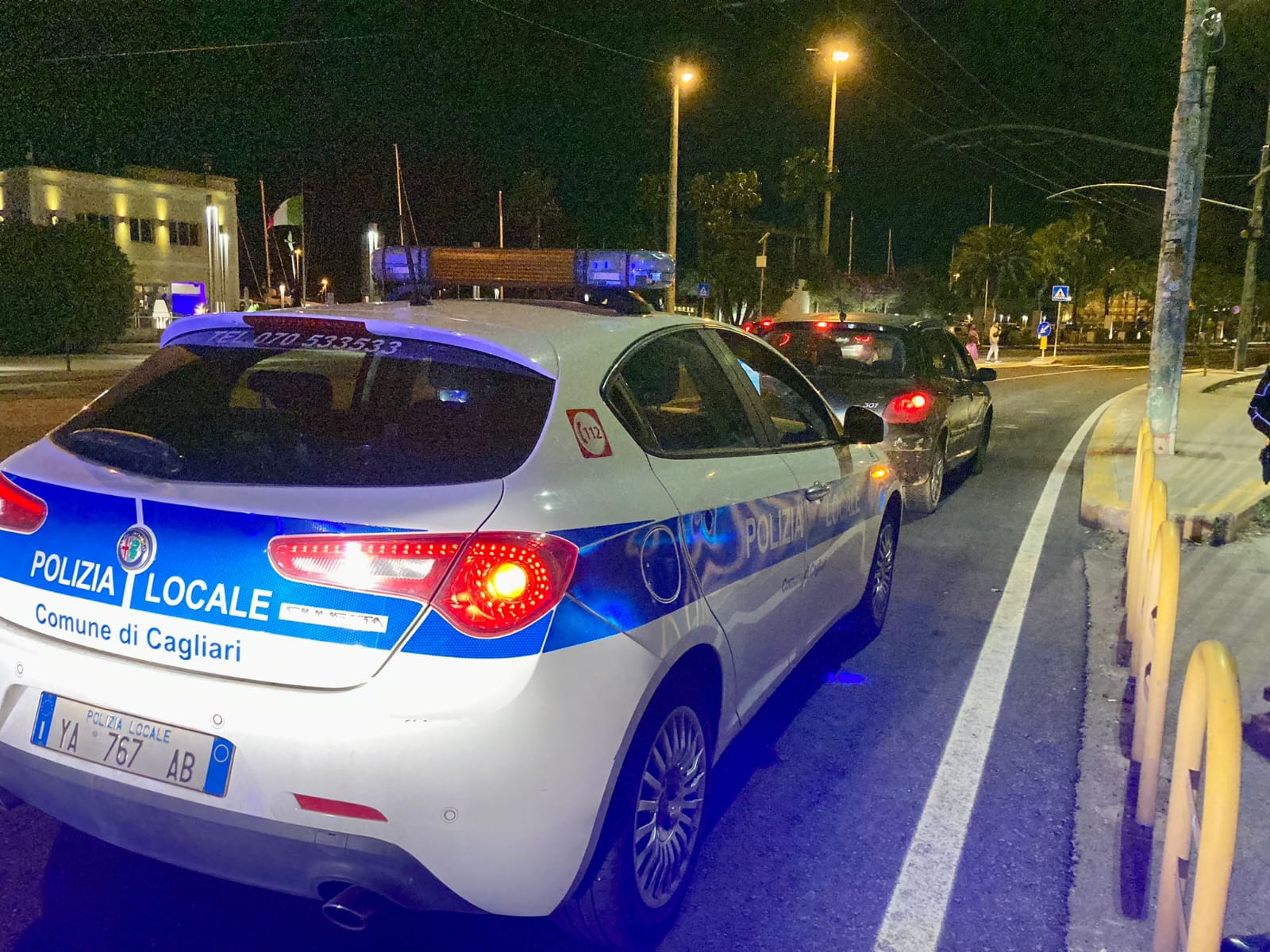 Cagliari, sospetta overdose alla guida: giovane salvato dalla polizia locale