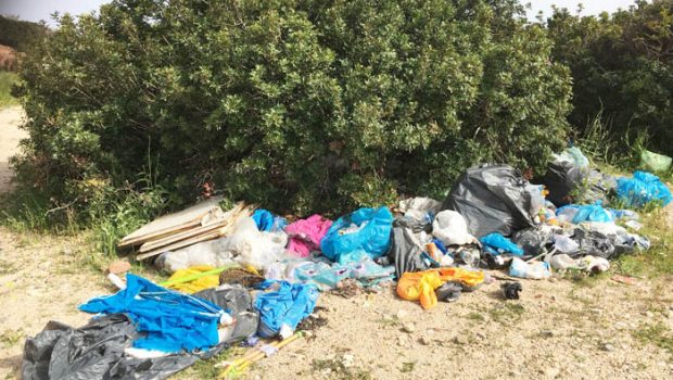 Muravera, pugno durissimo contro gli incivili dei rifiuti: “Fototrappole, multe e denunce sicure”