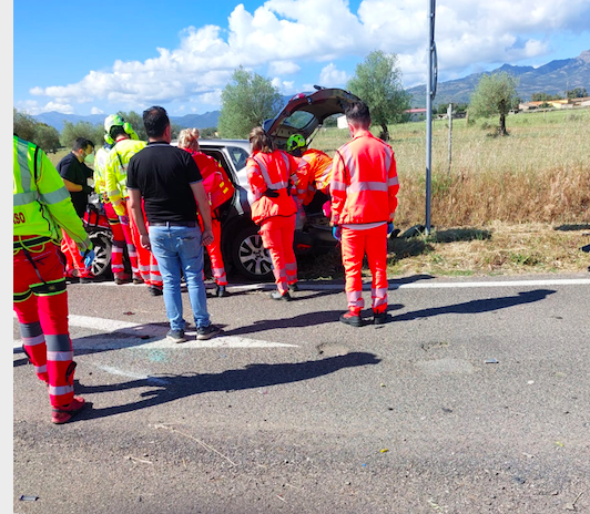 Frontale fra Guspini e San Nicolò, una 47enne al Brotzu in codice rosso: è gravissima