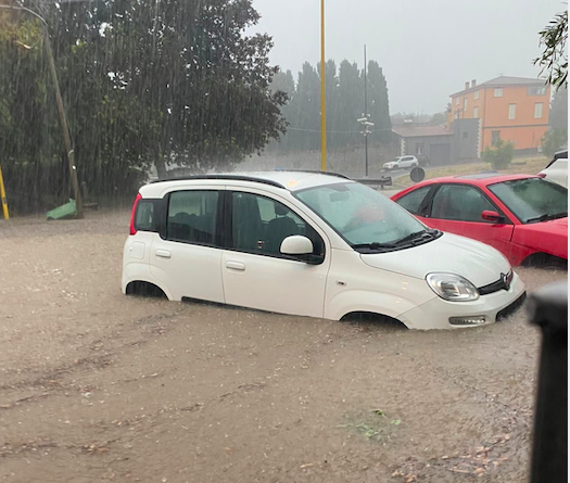 Maltempo, Sardegna in ginocchio: scuole chiuse, crolli e massima allerta, nel pomeriggio ancora nubifragi