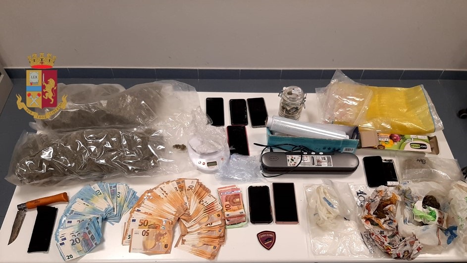 Carbonia, 24enne in arresto per spaccio di stupefacenti