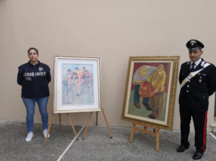Anfore preziosissime e quadri storici venduti online in Sardegna, i carabinieri denunciano 65 persone