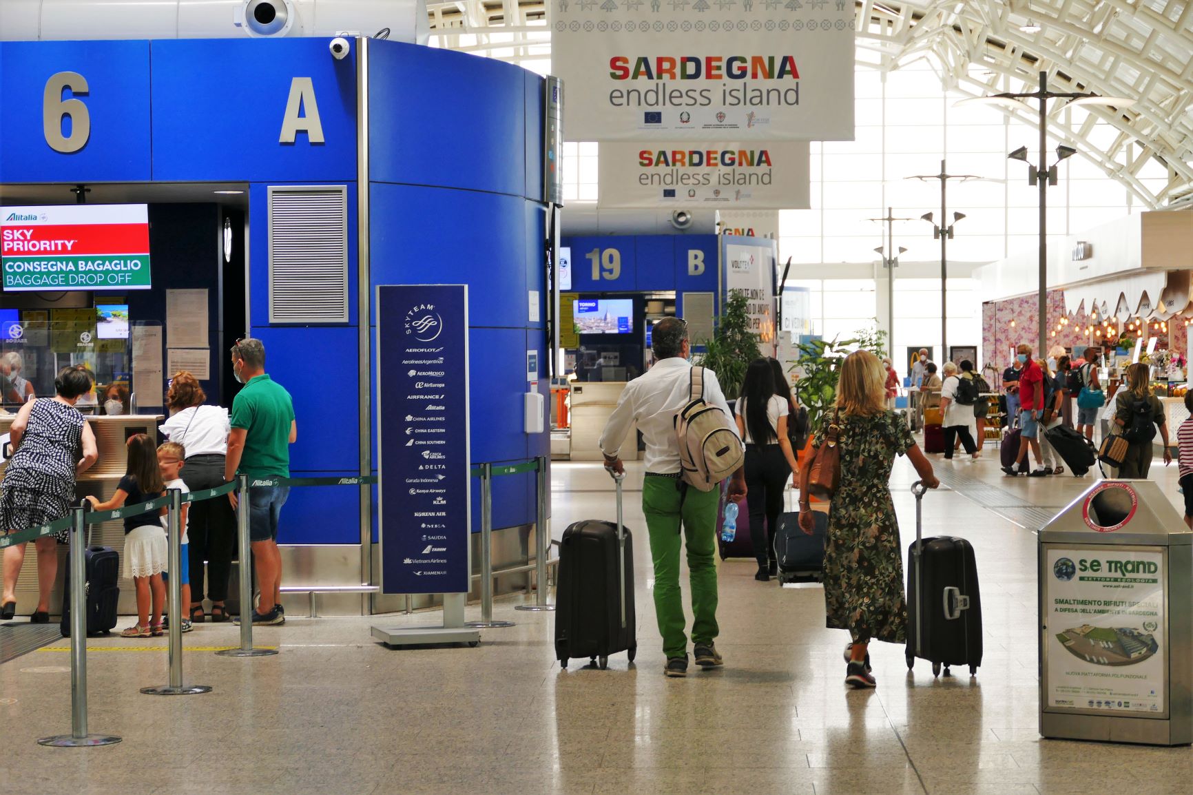 Colpita da un ictus all’aeroporto di Elmas, 47enne rischia di morire: salvata dai medici