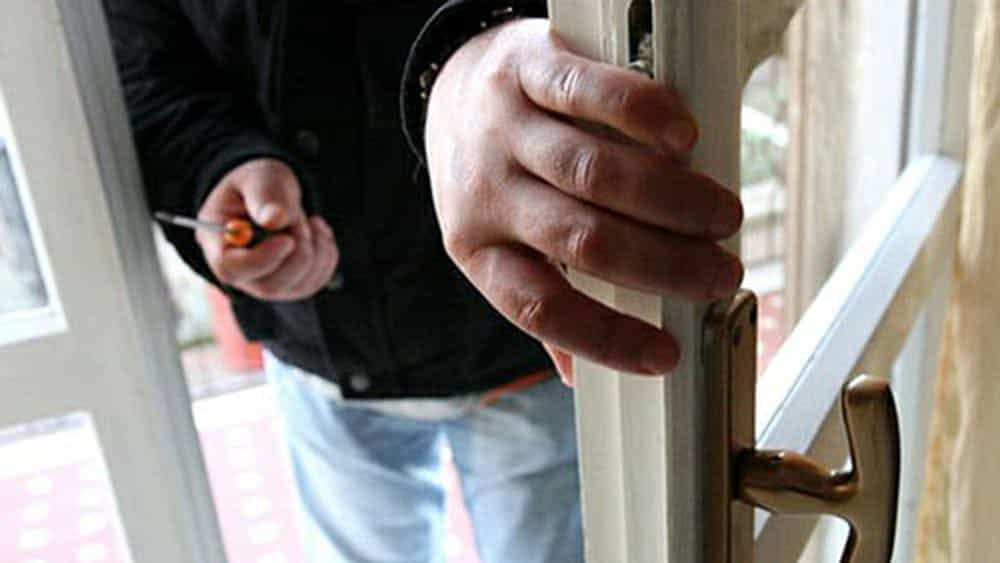 Cagliari, allarme furti nelle case: topi d’appartamenti scatenati tra Marina e Villanova