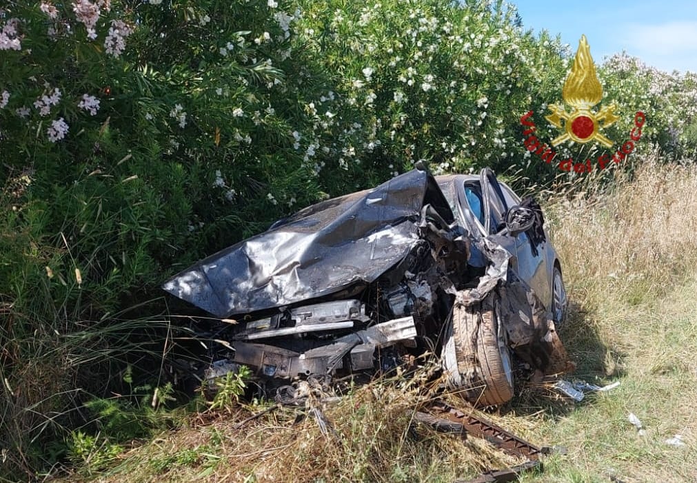 Schianto tragico a Villamassargia: morta una coppia di anziani, gravissimo un uomo in codice rosso al Brotzu