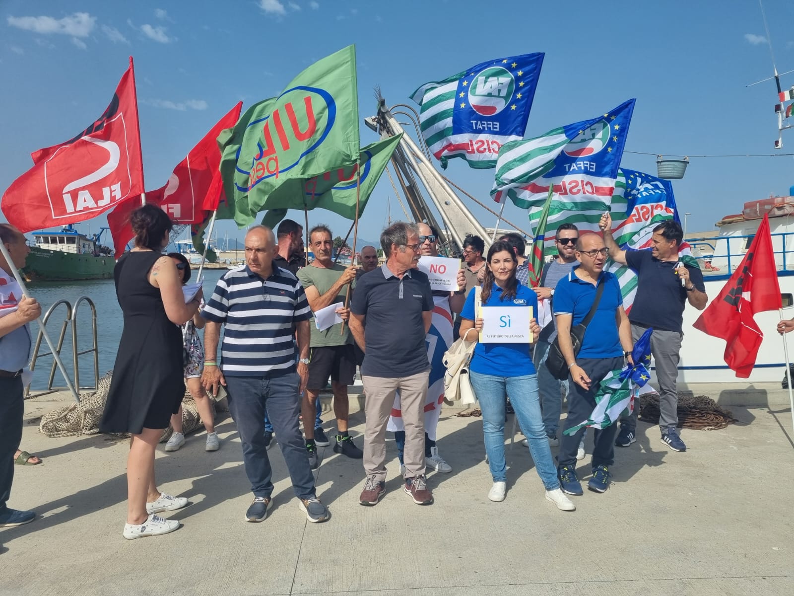 L’Europa vieta la pesca a strascico, pescatori cagliaritani in rivolta: “Saremo condannati a subire importazioni di pesce”