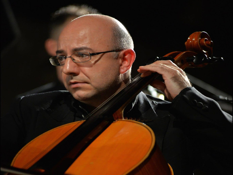 Malore alla festa della musica, muore a Cagliari a 55 anni il violoncellista Giuseppe Fadda