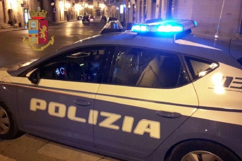 Cagliari, coppia accerchiata e rapinata alla Marina: banda sgominata, presi altri 2 algerini