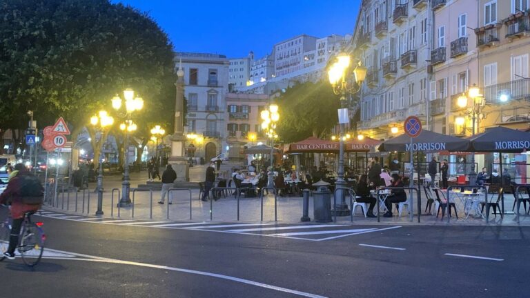 Cagliari, rivoluzione sosta in centro: parcheggi di Stampace e Marina riservati la notte ai residenti