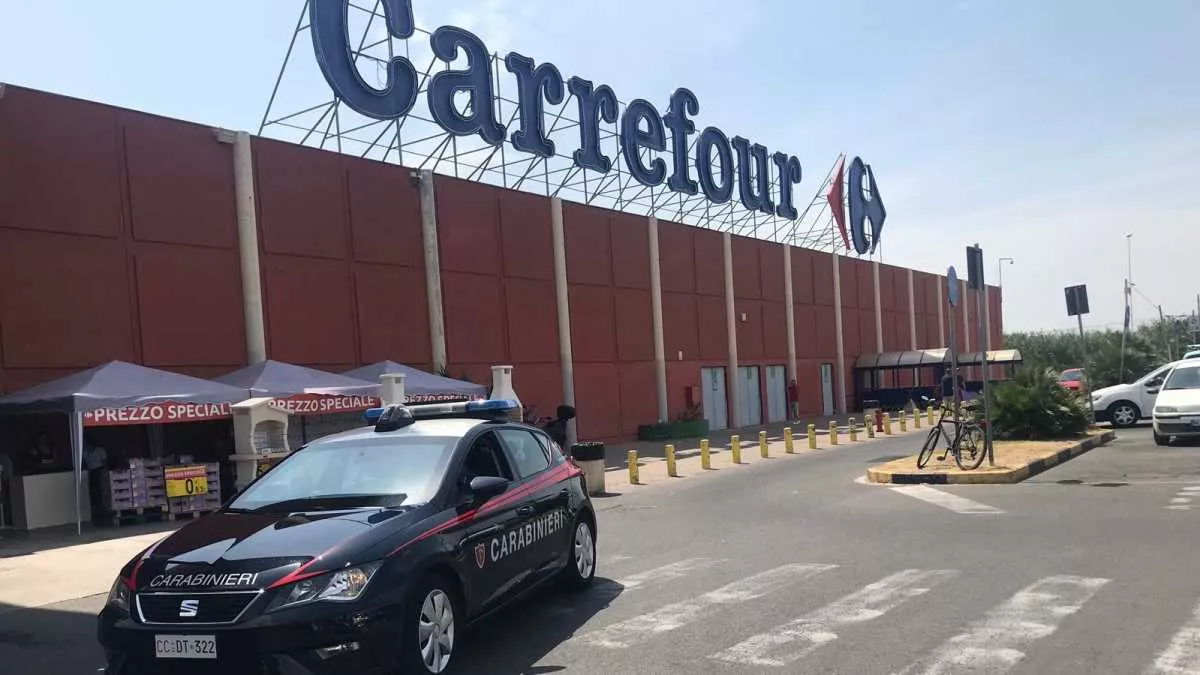 Quartucciu, dramma nel parcheggio del Carrefour: 70enne stroncato da un malore al volante