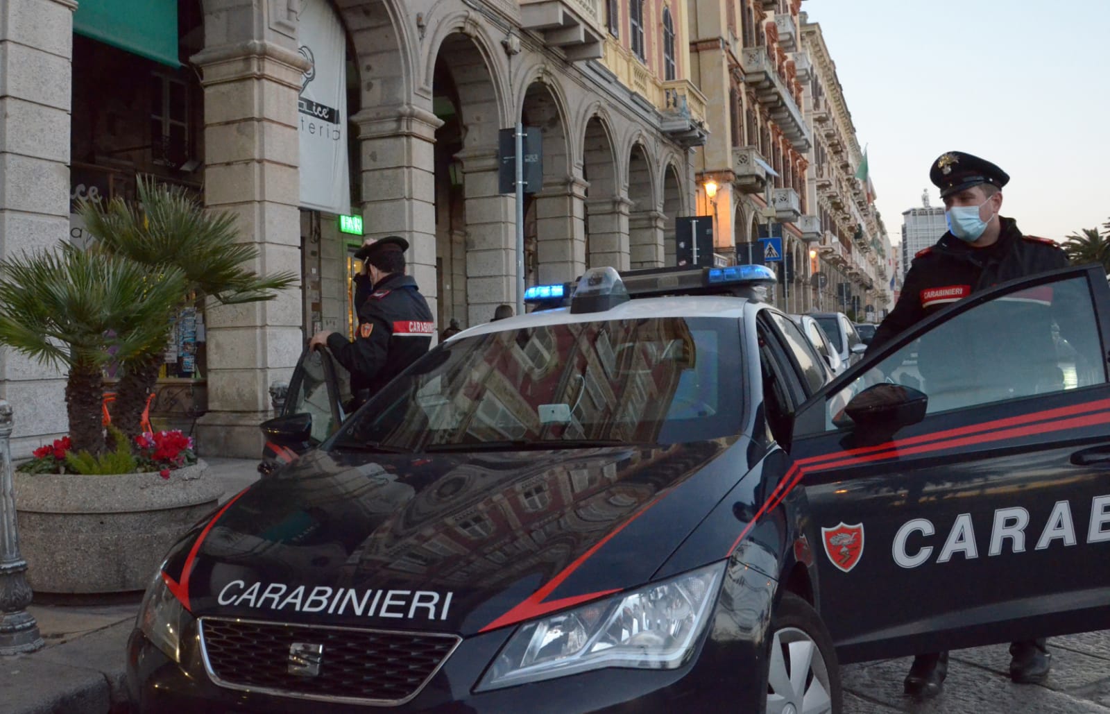 Cagliari, rubano un cellulare ma una app permette di localizzarlo: denunciate due persone