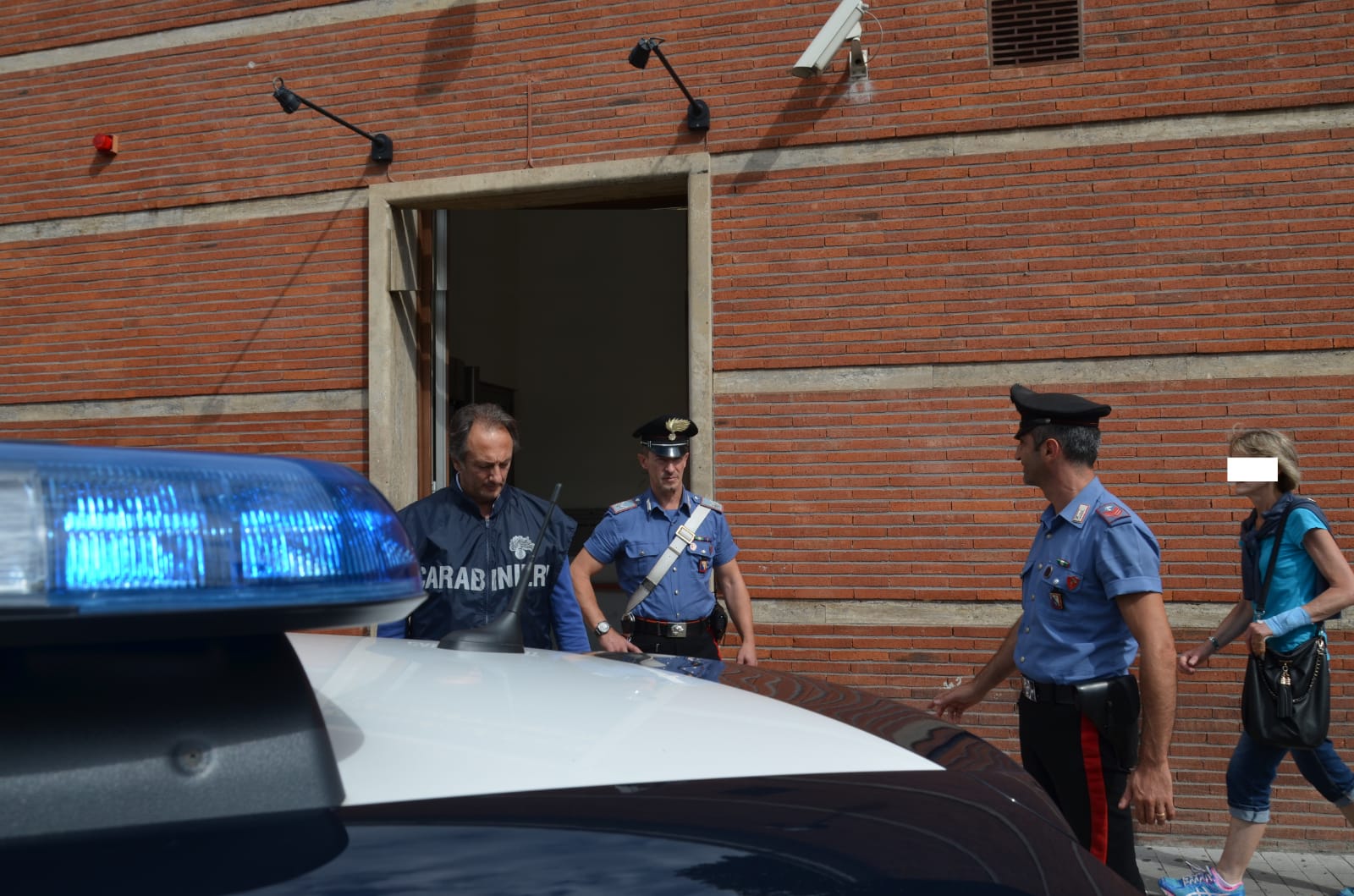 Selargius, i carabinieri cercano 2 truffatori della rete e salvano un uomo in overdose
