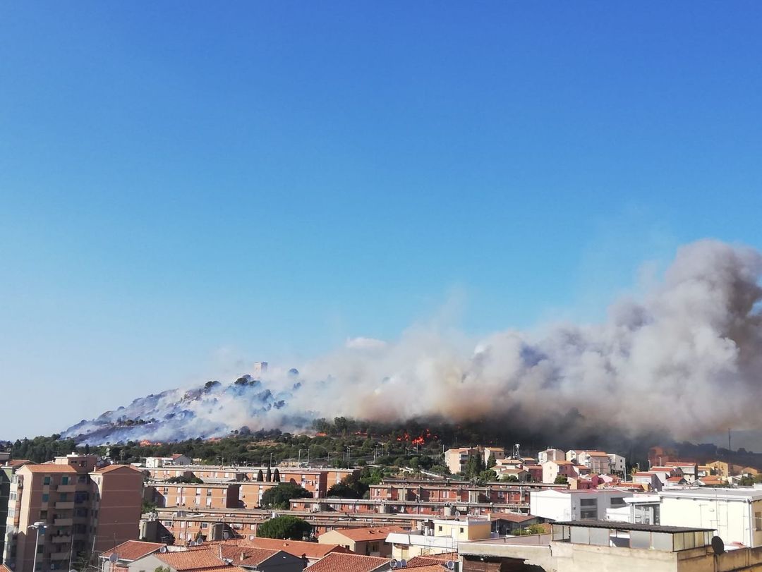 Disastro a Cagliari, in cenere 7 ettari di macchia mediterranea nel parco di San Michele: “Rogo doloso”