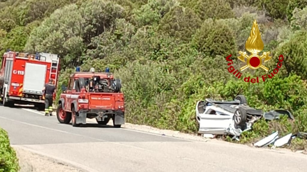 Schianto tra due auto sulla Sp 71, salvato un passeggero rimasto incastrato nelle lamiere