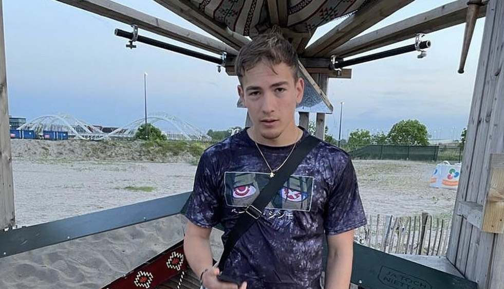 Giovane di 21 anni uccide il padre e un amico di famiglia e fugge nei boschi