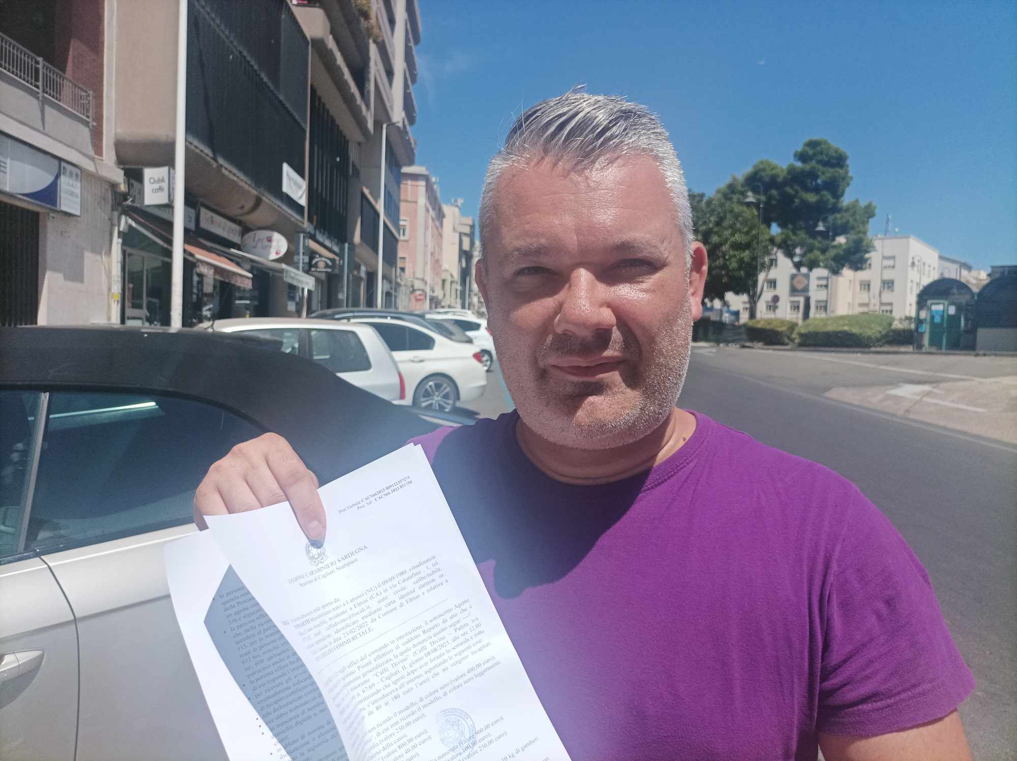 Cagliari, acciuffa il ladro che gli ha svaligiato il Caffè Divino: “È stato solo denunciato a piede libero”
