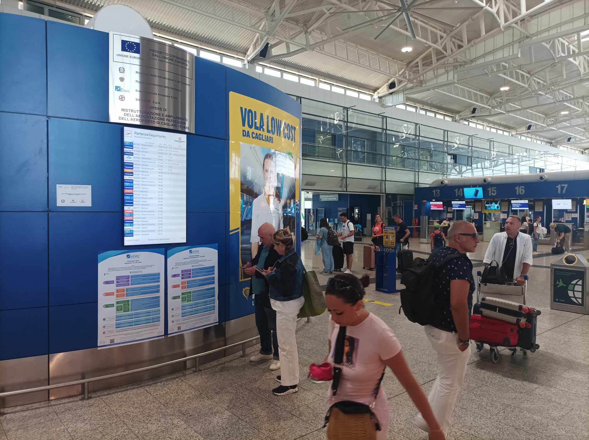 Sardegna, i turisti guardano il centesimo: “Arrivi di vacanzieri in aumento ma spendono poco”