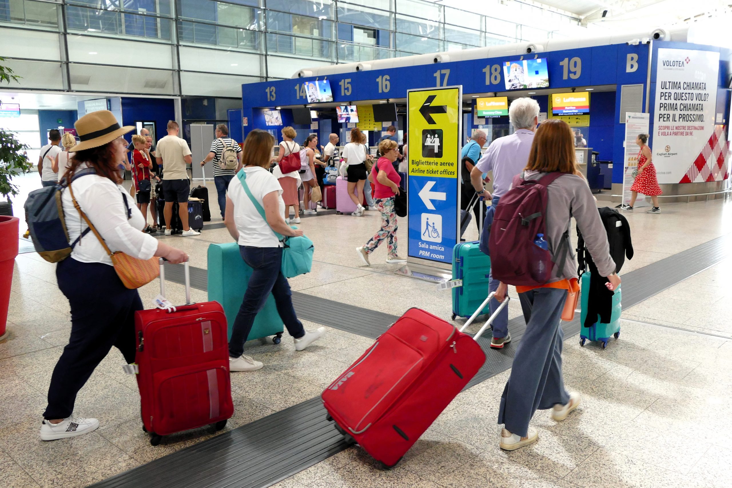 Boom di passeggeri all’aeroporto di Cagliari: oltre 600 mila a luglio, è record