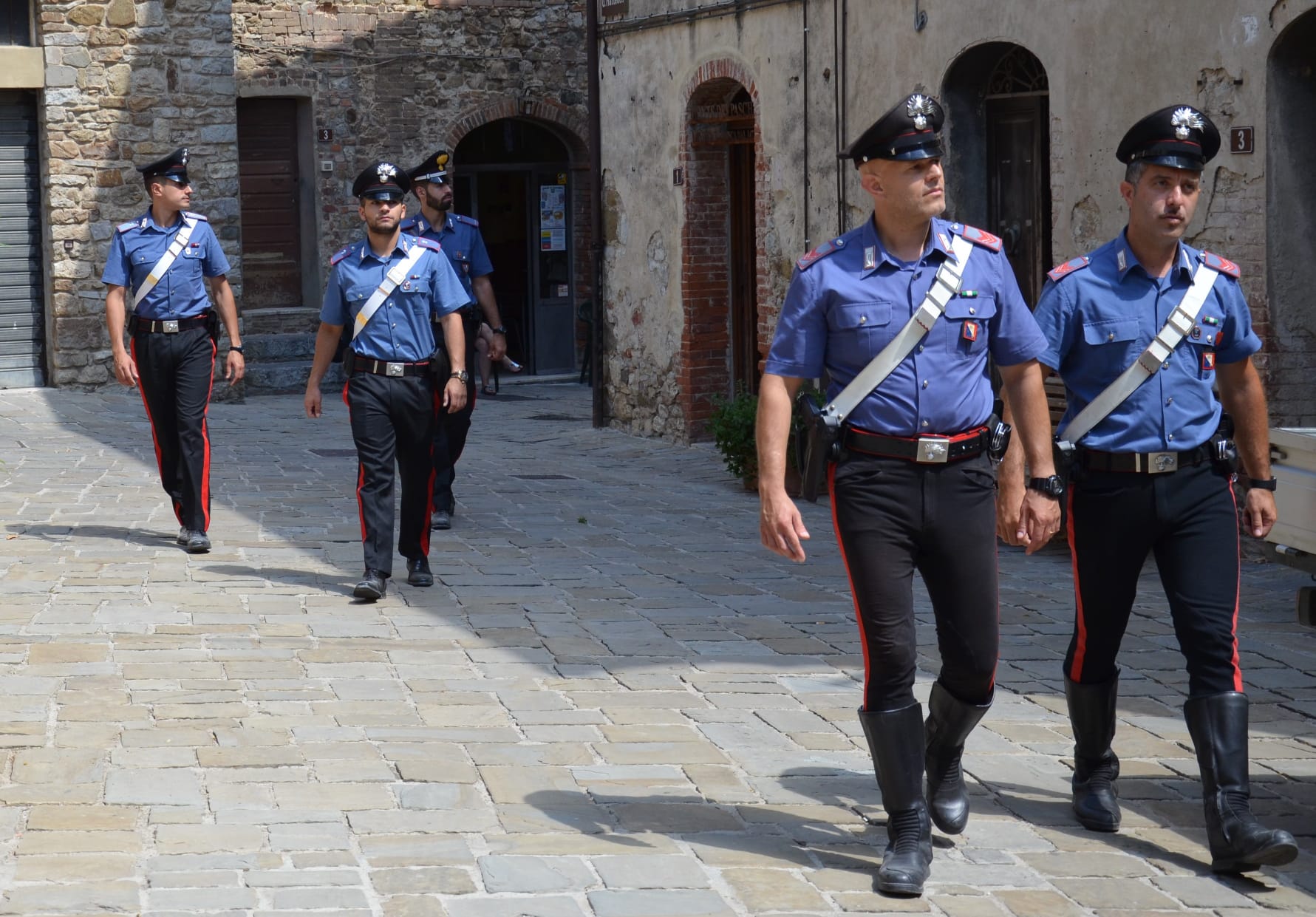 Si aggira con in mano un coltello e semina il panico a Villasimius: denunciato