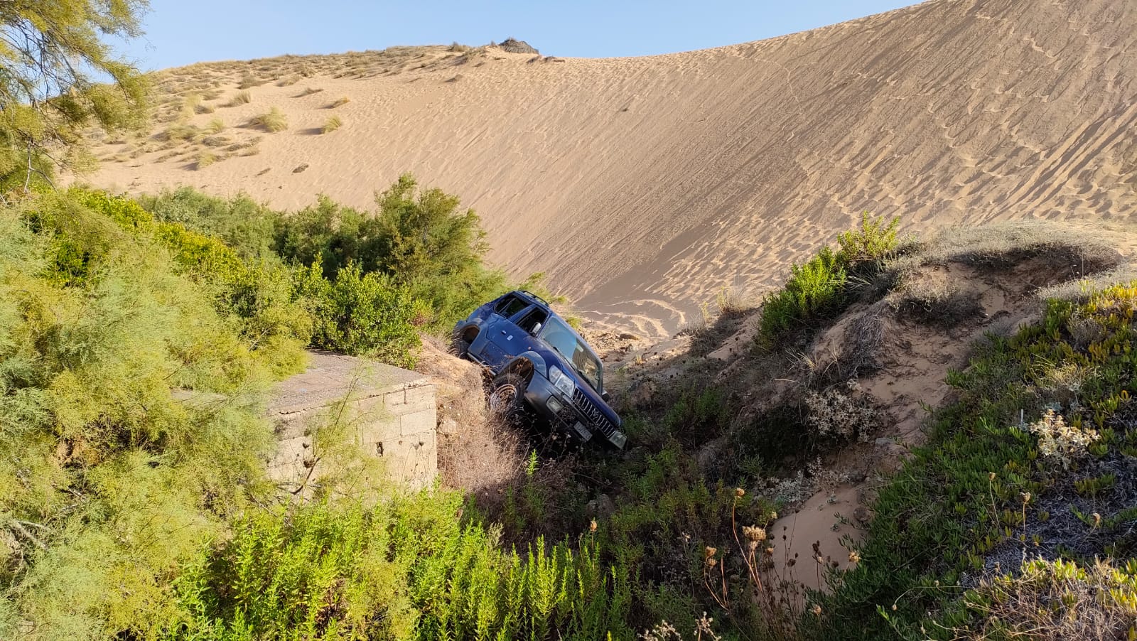 Con l’auto sulle dune di Torre dei Corsari, ma il divertimento finisce male: sanzionato un meccanico