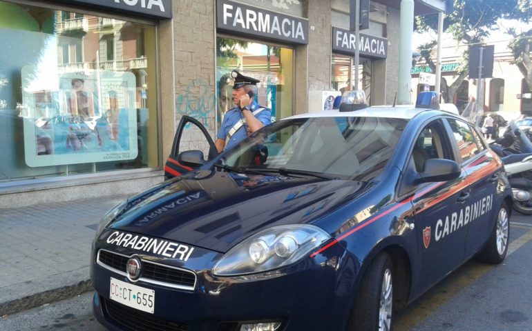 Cagliari, commesso sorpreso a guidare senza patente: i carabinieri gli sequestrano lo scooter