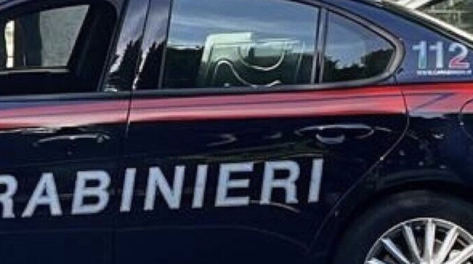 Bimbo di 11 anni cade dal trattore, il padre fa credere un investimento di un’auto pirata 