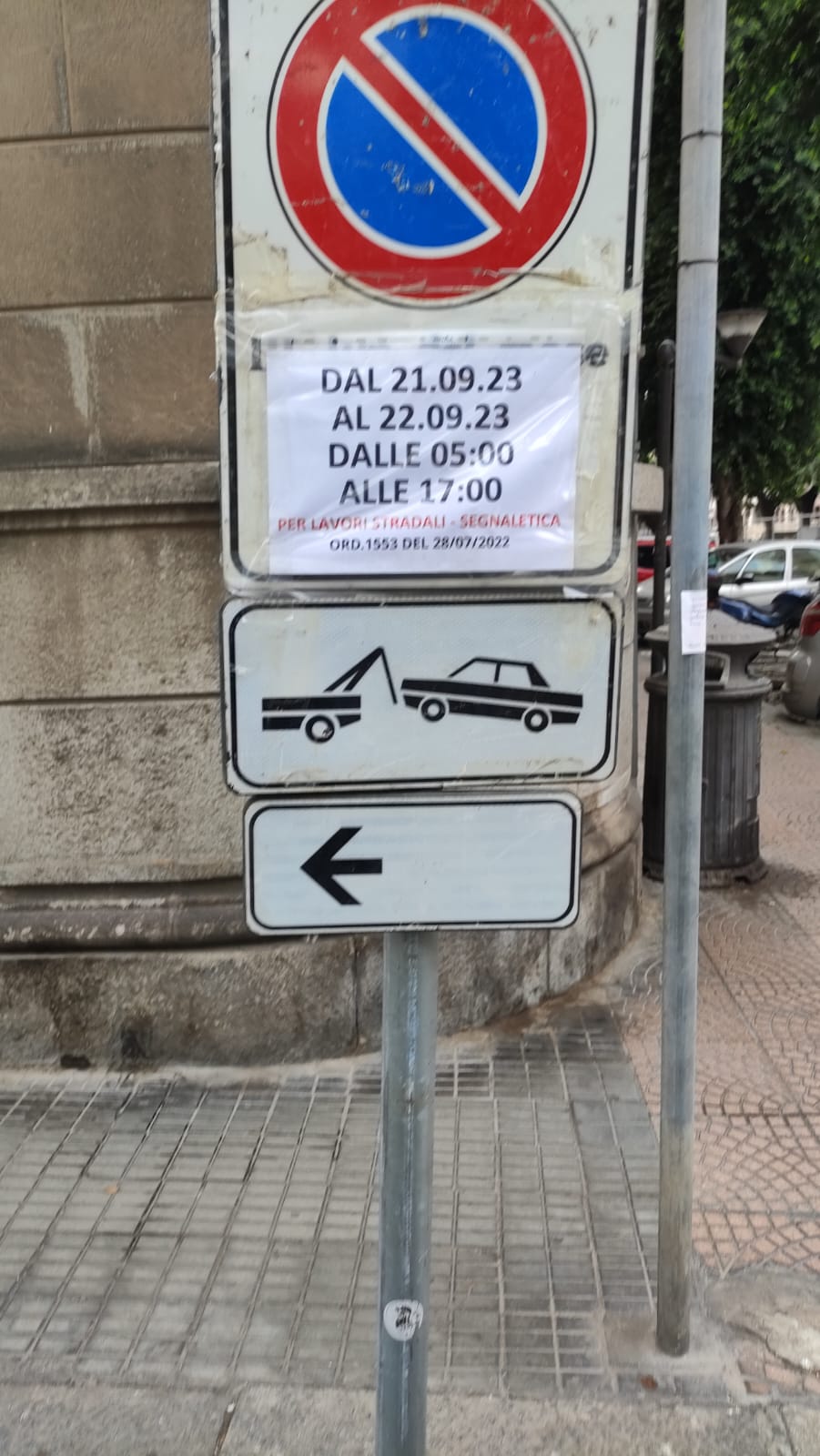 Negozianti in rivolta a Stampace: “Il Comune mette i doppi sensi e cancella i parcheggi. E il multipiano resta chiuso”