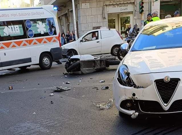 Cagliari, schianto moto-auto in via Sonnino: all’ospedale un agente della polizia Locale