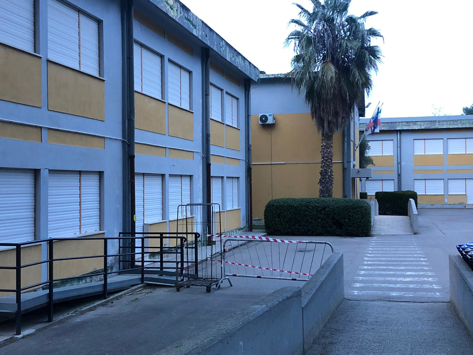 Cagliari, la scuola di via Stoccolma nella tempesta e a Is Mirrionis c’è spazio solo per 10 classi