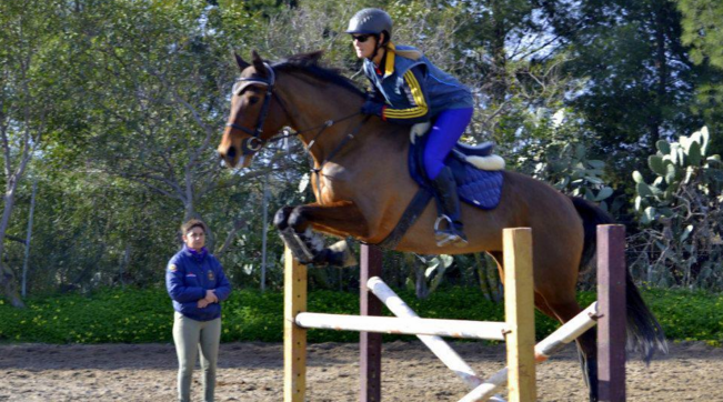 Tragedia durante le prove: la cagliaritana Margherita Mayer cade da cavallo e muore