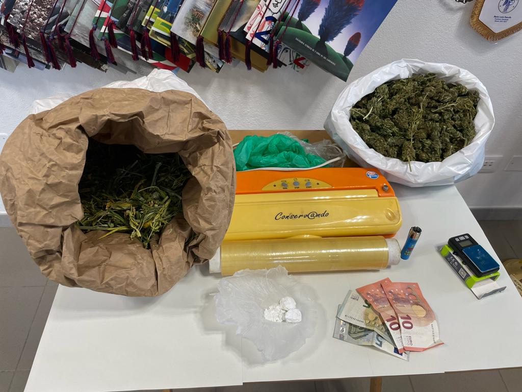 Droga e soldi in casa a Sestu, 35enne in manette: caccia alle chat dello spaccio
