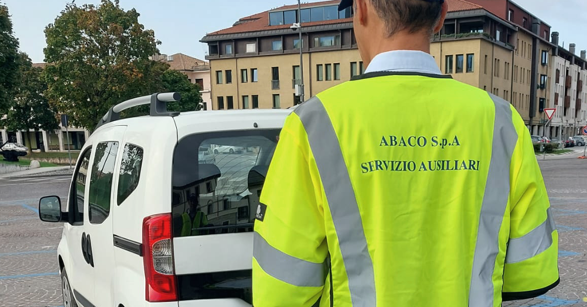 Quartu, stessi poteri dei poliziotti per i controllori Abaco: multeranno auto sui marciapiedi e fuori dagli stalli