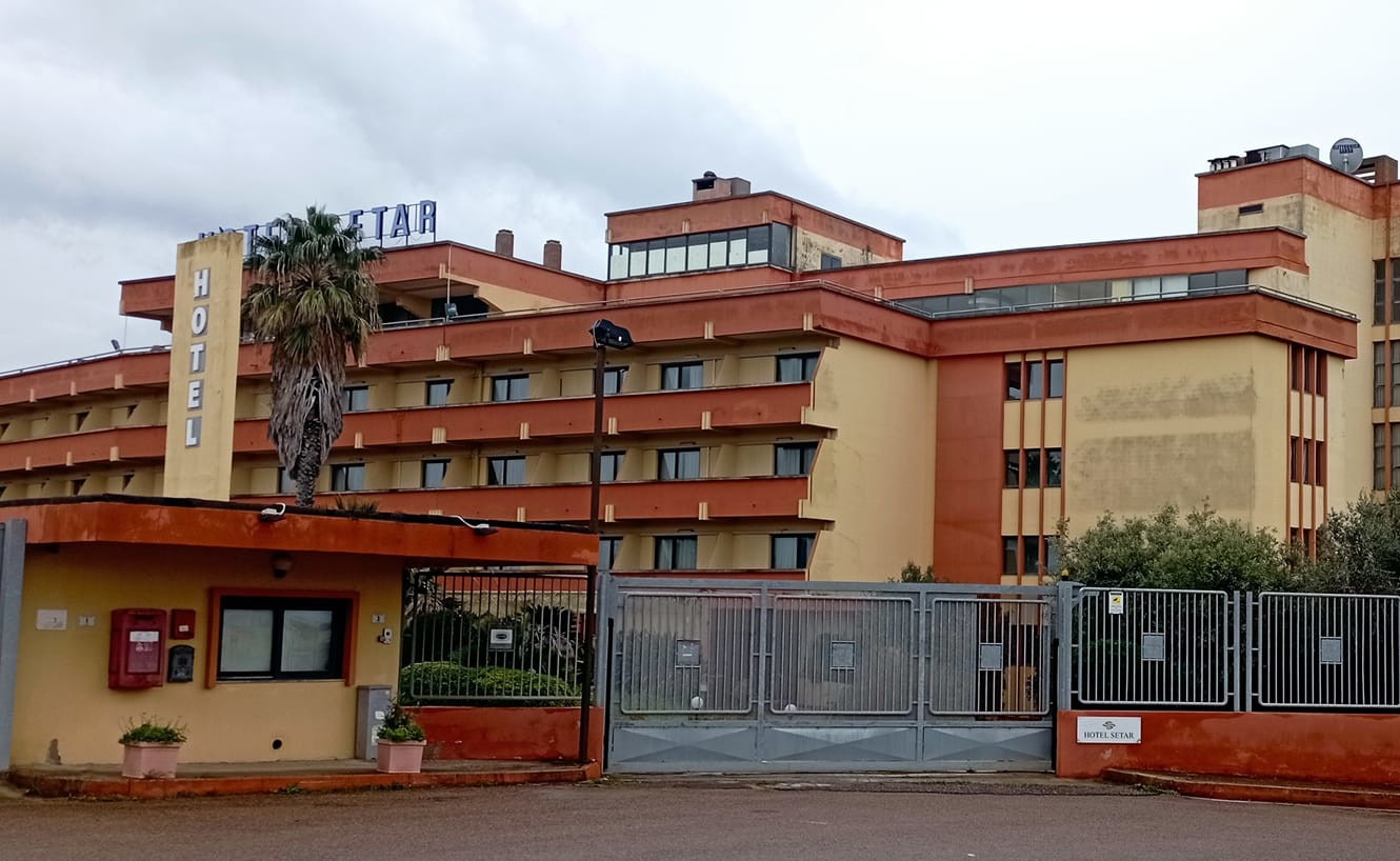 Strozzato dai debiti, l’hotel Setar di Quartu in vendita col 4 Torri: “L’unico modo per pagare i creditori”