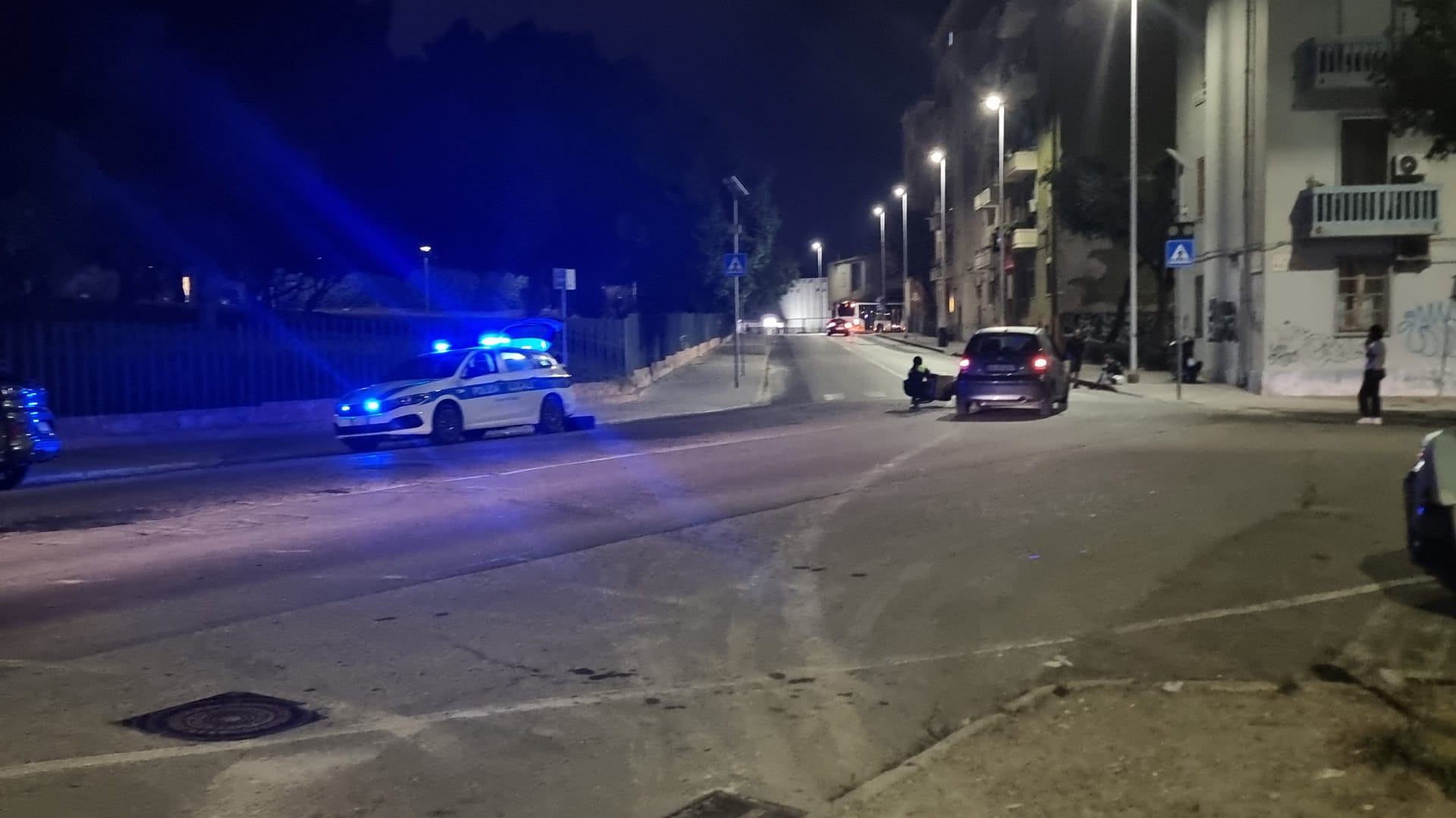 Cagliari, schianto auto-moto in via dei Donoratico: un rider vola sull’asfalto