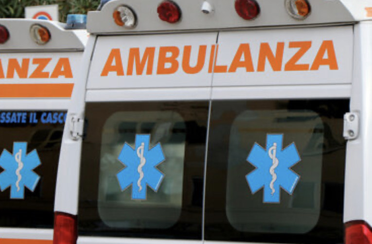 Schianto tra un tir e un’auto sulla A50, morto il camionista