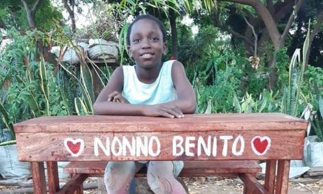 Il cuore d’oro di Efisio, meccanico e volontario: da Cagliari porterà banchi di scuola e libri ai bimbi dei villaggi africani