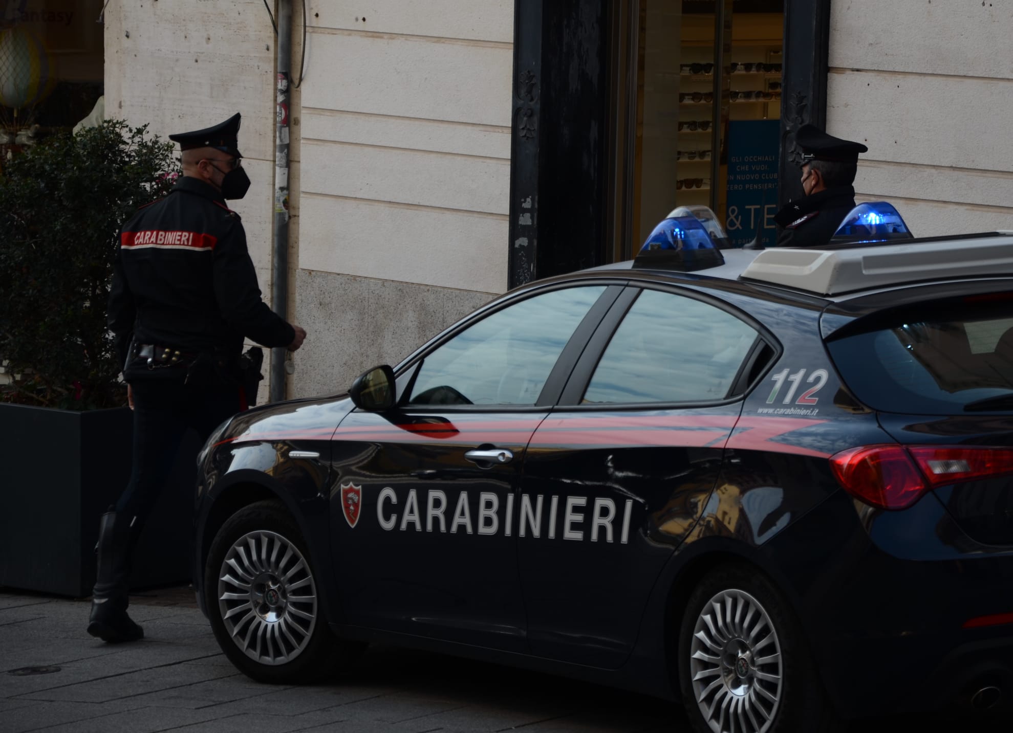 Droga e bilancini nascosti in mansarda, denunciato un 24enne a Serrenti