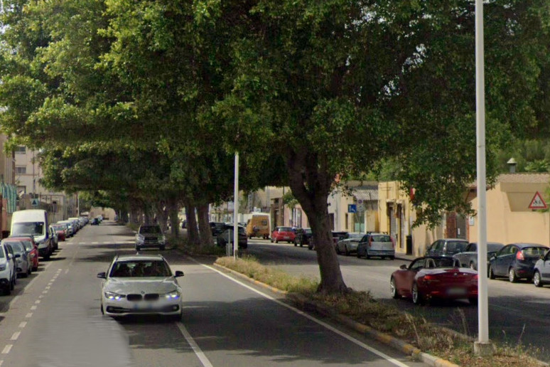 Cagliari, 72enne travolto da un’auto mentre attraversa in viale Colombo: è grave