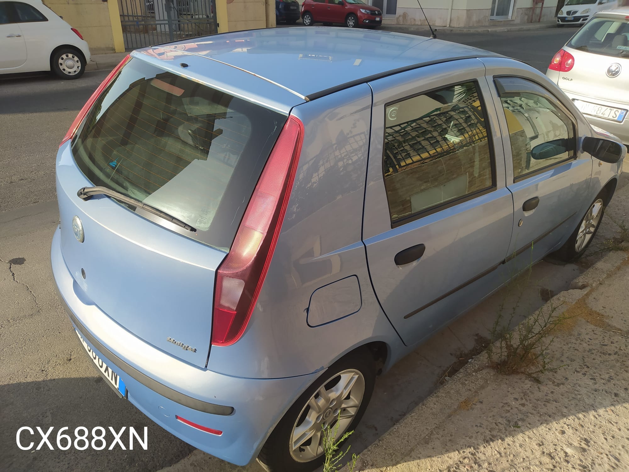 Ladri d’auto ancora in azione a Cagliari: rubata una Fiat Punto in viale Trieste