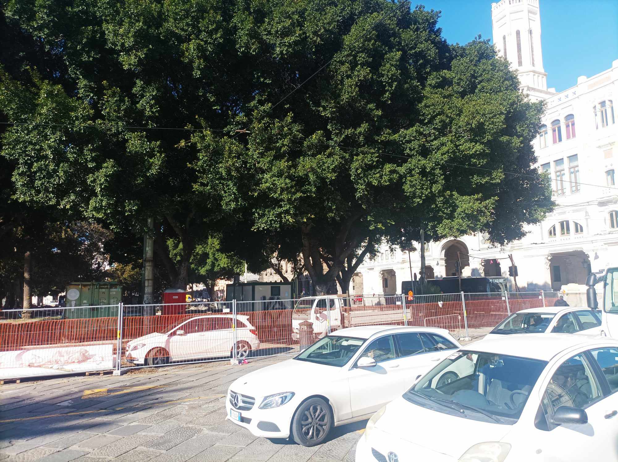 Cagliari, traffico impazzito tra cantieri e strade strette: 30 minuti dalla Fonsarda a piazza Matteotti