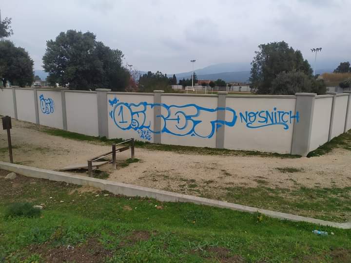 Dolianova, imbrattato il muro dello stadio appena riverniciato